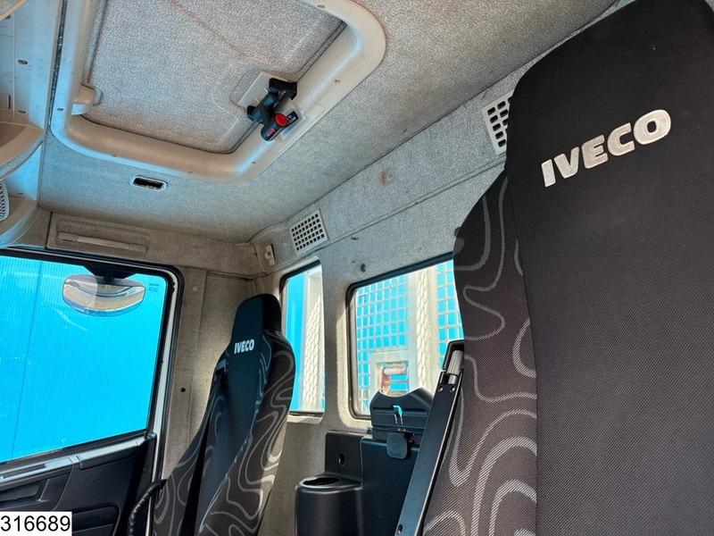 شاحنات مسطحة, شاحنة كرين Iveco Trakker 360 6x4, EURO 6, Palfinger, Remote: صور 12