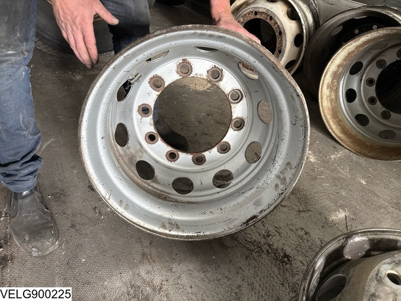 Onbekend 9.00 x 22.5 - الإطارات: صور 3 Onbekend 9.00 x 22.5 - الإطارات: صور 3