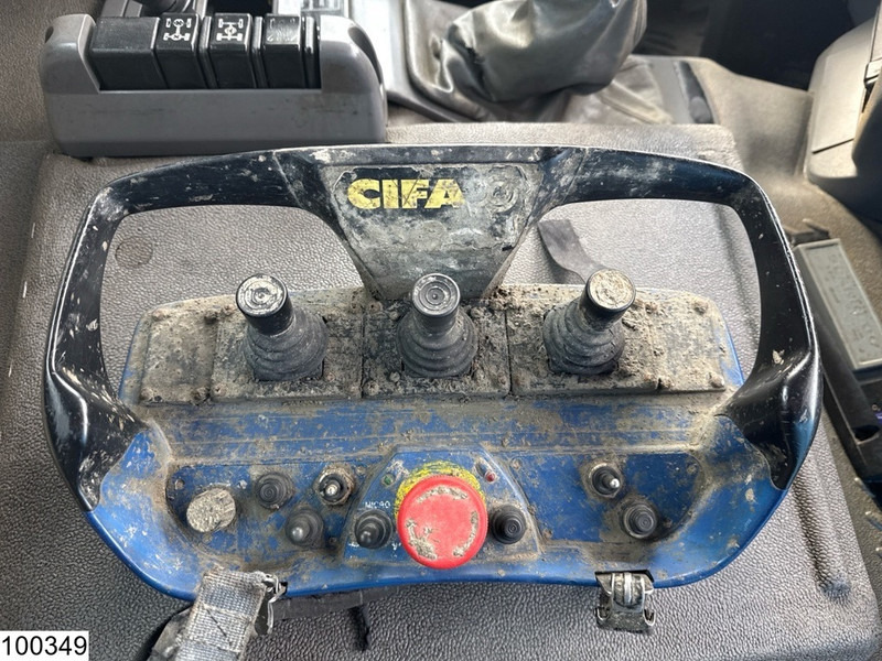 مضخة خرسانة Renault Kerax 420 8x4, EURO 3, Cifa MK20, 9m3: صور 11