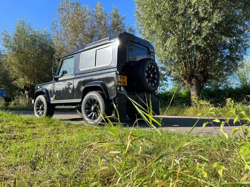 Land Rover Defender X tech with black pack - سيارة: صور 2 Land Rover Defender X tech with black pack - سيارة: صور 2