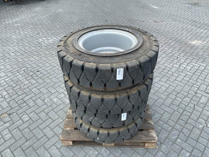 Athletik 10.00-20 - SOLID - Tire/Reifen/Band - الإطارات والجنوط - آلات البناء: صور 1 Athletik 10.00-20 - SOLID - Tire/Reifen/Band - الإطارات والجنوط - آلات البناء: صور 1