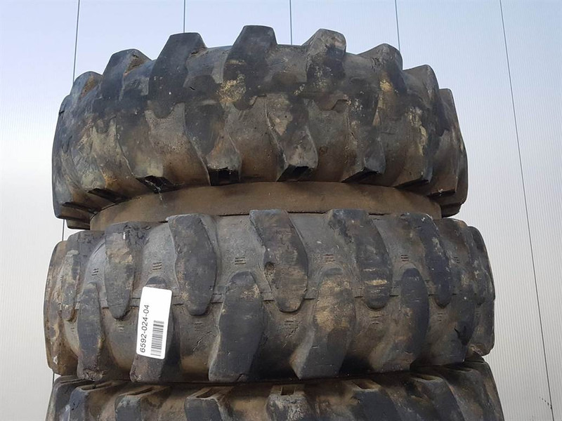 Furukawa W725LS-10.00-20-Tire/Reifen/Band - الإطارات والجنوط - آلات البناء: صور 5 Furukawa W725LS-10.00-20-Tire/Reifen/Band - الإطارات والجنوط - آلات البناء: صور 5