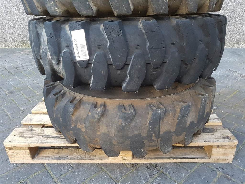 Furukawa W725LS-10.00-20-Tire/Reifen/Band - الإطارات والجنوط - آلات البناء: صور 2 Furukawa W725LS-10.00-20-Tire/Reifen/Band - الإطارات والجنوط - آلات البناء: صور 2