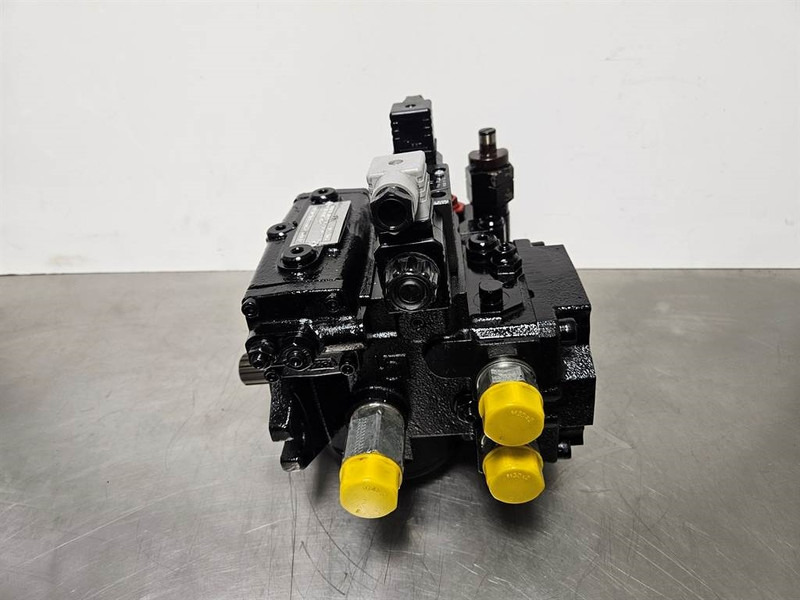 Giant 451T-Bondioli& Pavesi M4PV28-28-Drive pump/Rijpomp - علم السوائل المتحركة - آلات البناء: صور 4 Giant 451T-Bondioli& Pavesi M4PV28-28-Drive pump/Rijpomp - علم السوائل المتحركة - آلات البناء: صور 4