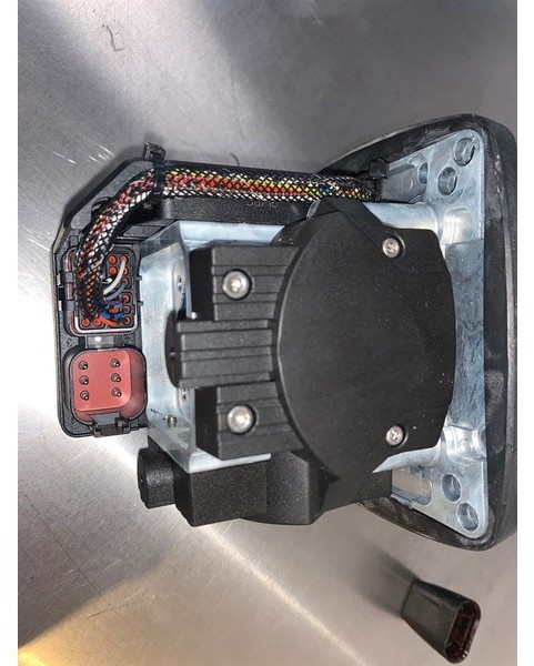 JLG 3006H-Elobau-J4F6ASS00GA0051F-Joystick/Steuergriff - النظام الكهربائي - آلات البناء: صور 5 JLG 3006H-Elobau-J4F6ASS00GA0051F-Joystick/Steuergriff - النظام الكهربائي - آلات البناء: صور 5
