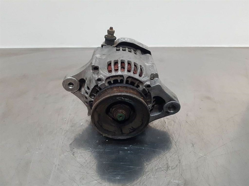 Kubota 12V 30A - Alternator/Lichtmaschine/Dynamo - المحرك - آلات البناء: صور 2 Kubota 12V 30A - Alternator/Lichtmaschine/Dynamo - المحرك - آلات البناء: صور 2