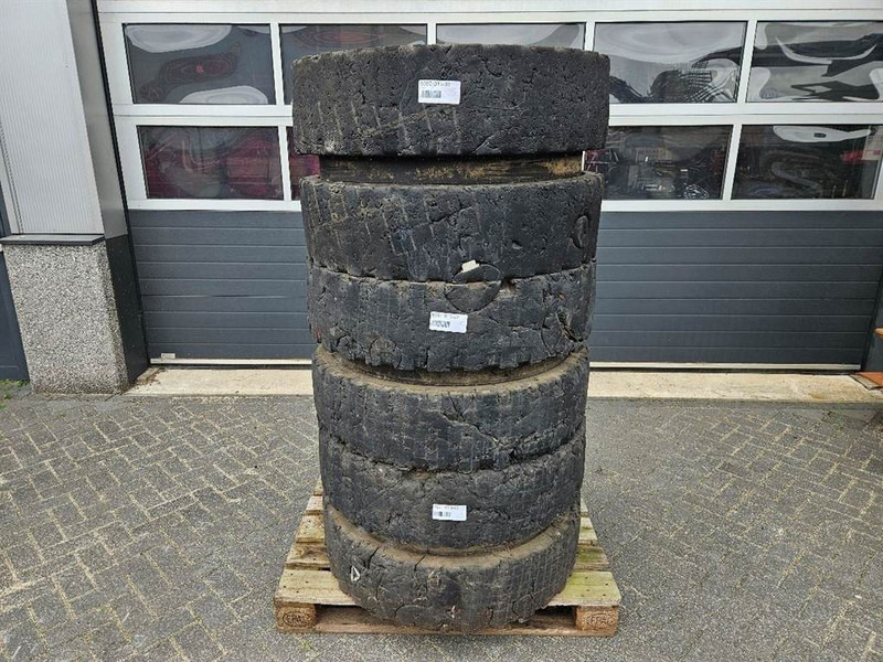 Liebherr 10.00-20 - Tire/Reifen/Band - الإطارات والجنوط - آلات البناء: صور 1 Liebherr 10.00-20 - Tire/Reifen/Band - الإطارات والجنوط - آلات البناء: صور 1
