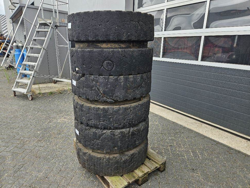 Liebherr 10.00-20 - Tire/Reifen/Band - الإطارات والجنوط - آلات البناء: صور 2 Liebherr 10.00-20 - Tire/Reifen/Band - الإطارات والجنوط - آلات البناء: صور 2