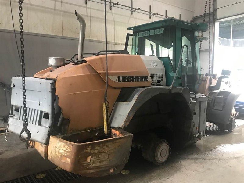 Liebherr L 544 (For parts) - اللودر بعجل: صور 1 Liebherr L 544 (For parts) - اللودر بعجل: صور 1