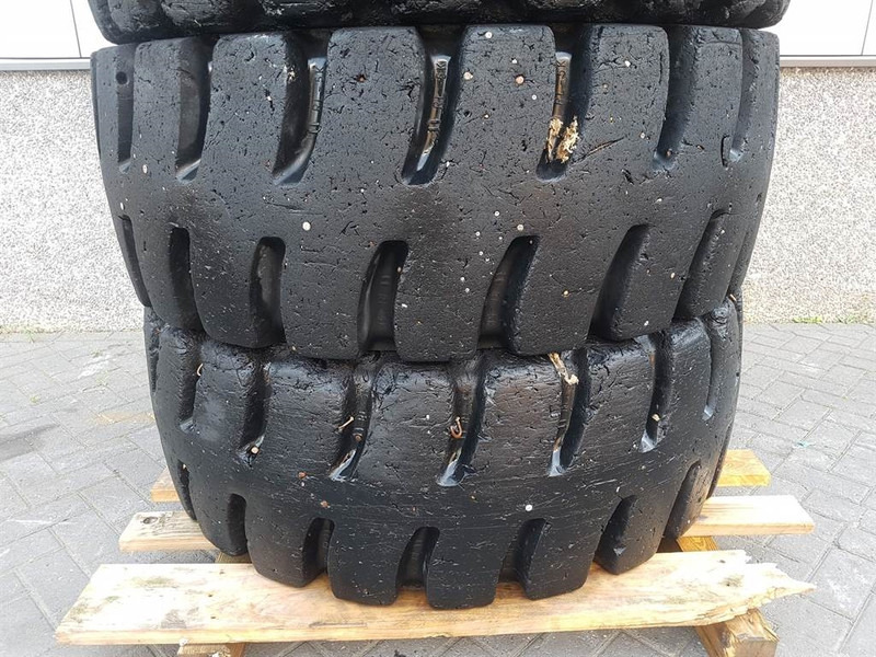 Liebherr L514 Stereo-Goodyear 17.5R25-Tire/Reifen/Band - الإطارات - آلات البناء: صور 4 Liebherr L514 Stereo-Goodyear 17.5R25-Tire/Reifen/Band - الإطارات - آلات البناء: صور 4