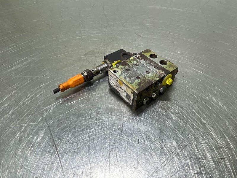 Liebherr L524-10444143 / 11341172-Lubricating system - الإطار/ الشاسيه - آلات البناء: صور 1 Liebherr L524-10444143 / 11341172-Lubricating system - الإطار/ الشاسيه - آلات البناء: صور 1