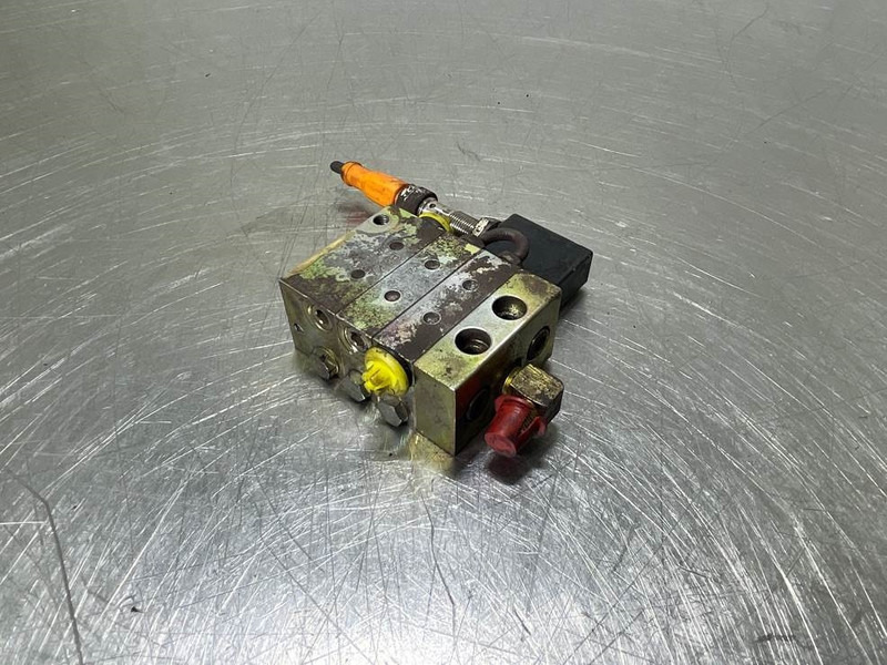 Liebherr L524-10444143 / 11341172-Lubricating system - الإطار/ الشاسيه - آلات البناء: صور 2 Liebherr L524-10444143 / 11341172-Lubricating system - الإطار/ الشاسيه - آلات البناء: صور 2