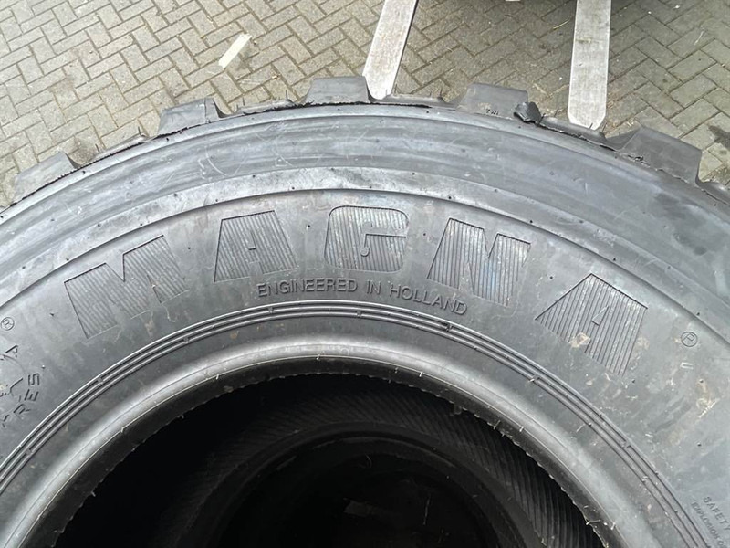 Magna 405/70R18-Tire/Reifen/Band - الإطارات والجنوط - آلات البناء: صور 5 Magna 405/70R18-Tire/Reifen/Band - الإطارات والجنوط - آلات البناء: صور 5