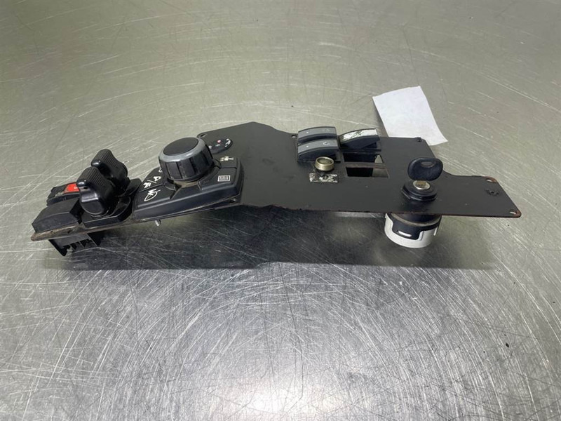 Mecalac 12MTX-3834673/3833717-Dashboard/Console/Konsole - الكابينة والداخلية - آلات البناء: صور 1 Mecalac 12MTX-3834673/3833717-Dashboard/Console/Konsole - الكابينة والداخلية - آلات البناء: صور 1