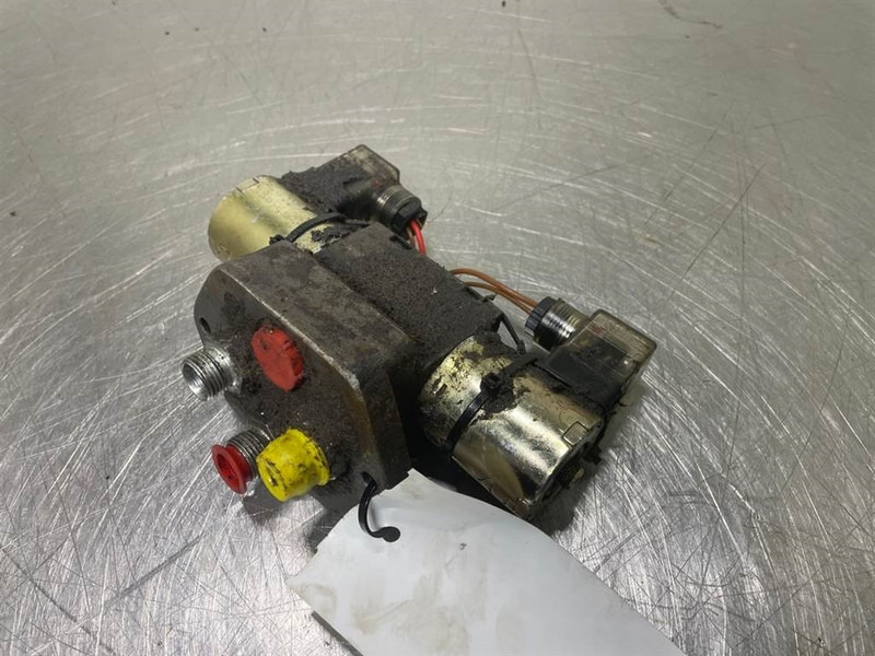 New Holland KV-4/3-3KO-6-6 - علم السوائل المتحركة - آلات البناء: صور 3 New Holland KV-4/3-3KO-6-6 - علم السوائل المتحركة - آلات البناء: صور 3