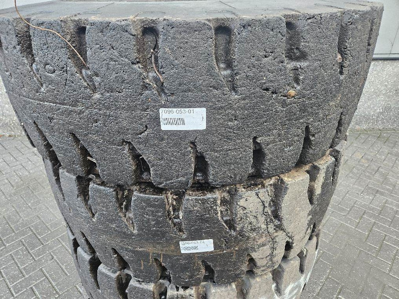 New Holland W110C-Barkley 17.5R25-Tire/Reifen/Band - الإطارات والجنوط - آلات البناء: صور 2 New Holland W110C-Barkley 17.5R25-Tire/Reifen/Band - الإطارات والجنوط - آلات البناء: صور 2