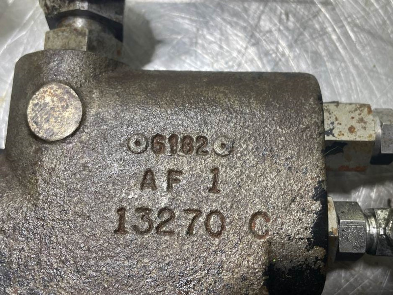 New Holland W110C - Priority valve/Prioritaetsventil - علم السوائل المتحركة - آلات البناء: صور 5 New Holland W110C - Priority valve/Prioritaetsventil - علم السوائل المتحركة - آلات البناء: صور 5