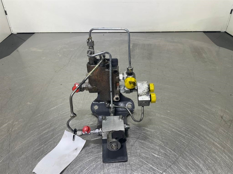 New Holland W110C - Priority valve/Prioritaetsventil - علم السوائل المتحركة - آلات البناء: صور 1 New Holland W110C - Priority valve/Prioritaetsventil - علم السوائل المتحركة - آلات البناء: صور 1