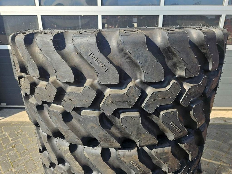 SWT 400/70R20 *NEW* - Tire/Reifen/Band - الإطارات والجنوط - آلات البناء: صور 3 SWT 400/70R20 *NEW* - Tire/Reifen/Band - الإطارات والجنوط - آلات البناء: صور 3