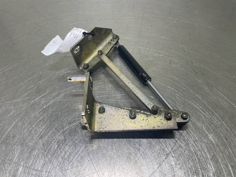 Schaeff SKL834-0451019030-Hinge right/Scharnier - الإطار/ الشاسيه - آلات البناء: صور 3 Schaeff SKL834-0451019030-Hinge right/Scharnier - الإطار/ الشاسيه - آلات البناء: صور 3