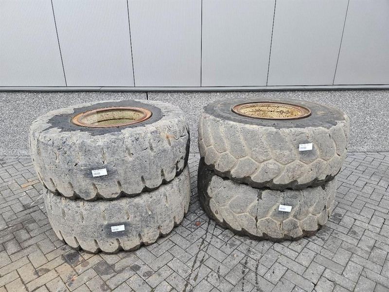 Terex TL260S-Banden 20.5-R25-Solid wheels / Full Gummi - الإطارات والجنوط - آلات البناء: صور 1 Terex TL260S-Banden 20.5-R25-Solid wheels / Full Gummi - الإطارات والجنوط - آلات البناء: صور 1