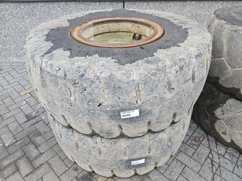 Terex TL260S-Banden 20.5-R25-Solid wheels / Full Gummi - الإطارات والجنوط - آلات البناء: صور 3 Terex TL260S-Banden 20.5-R25-Solid wheels / Full Gummi - الإطارات والجنوط - آلات البناء: صور 3