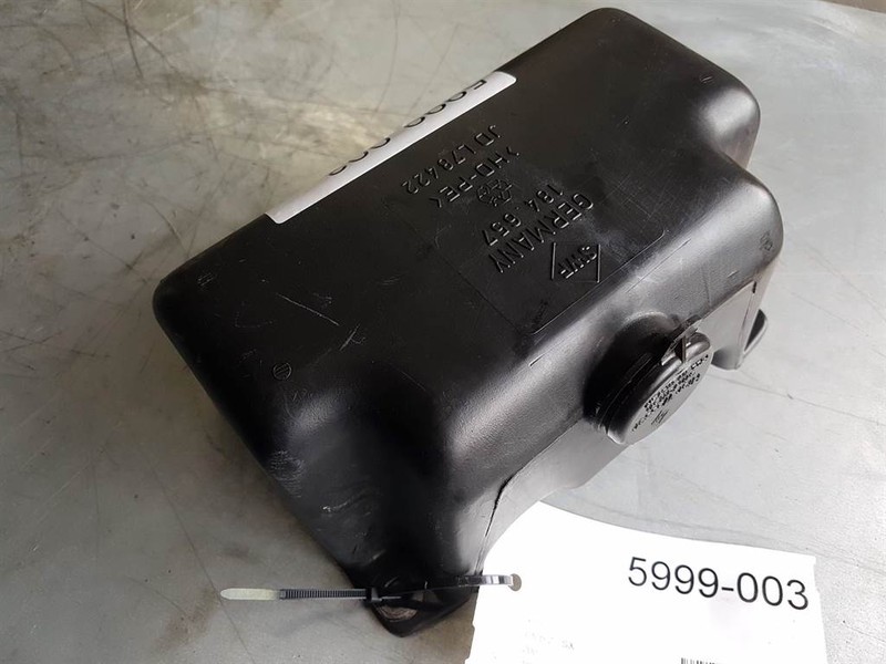 Volvo L30B - ZM2801189 - Tank/Behälter/Reservoir - الكابينة والداخلية - آلات البناء: صور 2 Volvo L30B - ZM2801189 - Tank/Behälter/Reservoir - الكابينة والداخلية - آلات البناء: صور 2