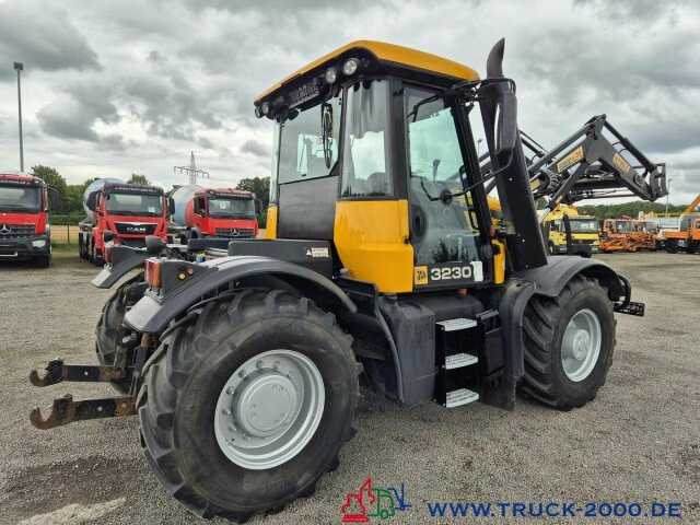 JCB Fastrac HMV 3230 2 Zapfwellen + Frontheber Stoll - جرار: صور 3 JCB Fastrac HMV 3230 2 Zapfwellen + Frontheber Stoll - جرار: صور 3