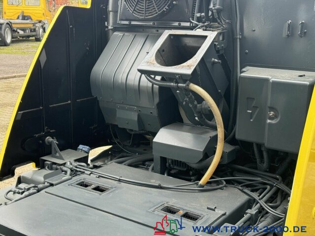 Johnston Bucher Sweeper CX 201 Kehren + Sprühen Klima - سياره كنس شوارع: صور 5 Johnston Bucher Sweeper CX 201 Kehren + Sprühen Klima - سياره كنس شوارع: صور 5