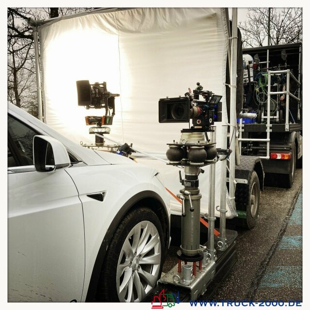 Mercedes-Benz 2143 Spezialgespann für TV & Film Produktion - شاحنة نقل سيارات شاحنة: صور 2 Mercedes-Benz 2143 Spezialgespann für TV & Film Produktion - شاحنة نقل سيارات شاحنة: صور 2