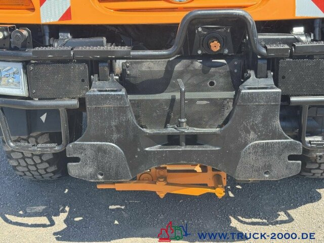 Unimog U300 4x4 Winterdienst Salzstreuer Zapfwelle - شاحنة: صور 3 Unimog U300 4x4 Winterdienst Salzstreuer Zapfwelle - شاحنة: صور 3