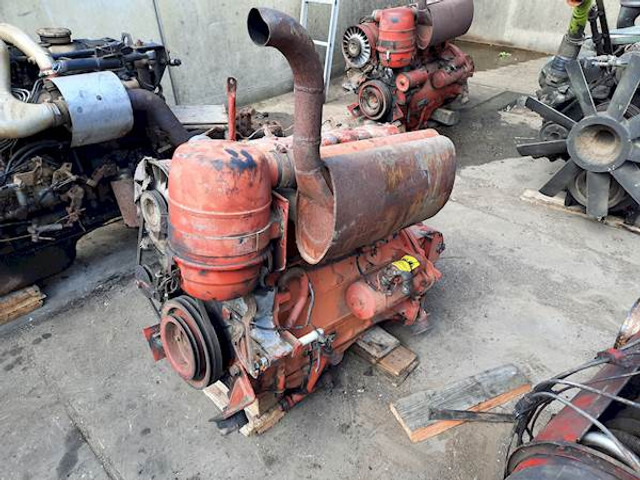 Deutz F4L812 - المحرك - آلات البناء: صور 1 Deutz F4L812 - المحرك - آلات البناء: صور 1