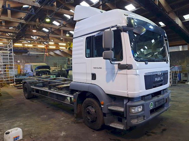 MAN TGM 15.290 4X2 LL - شاحنات الحاويات/ جسم علوي قابل للتغيير شاحنة: صور 4 MAN TGM 15.290 4X2 LL - شاحنات الحاويات/ جسم علوي قابل للتغيير شاحنة: صور 4