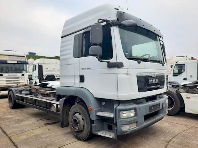 MAN TGM 15.290 4X2 LL - شاحنات الحاويات/ جسم علوي قابل للتغيير شاحنة: صور 2 MAN TGM 15.290 4X2 LL - شاحنات الحاويات/ جسم علوي قابل للتغيير شاحنة: صور 2