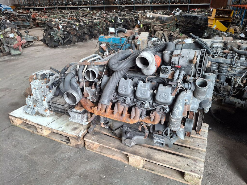 المحرك Mercedes-Benz OM442LA: صور 1