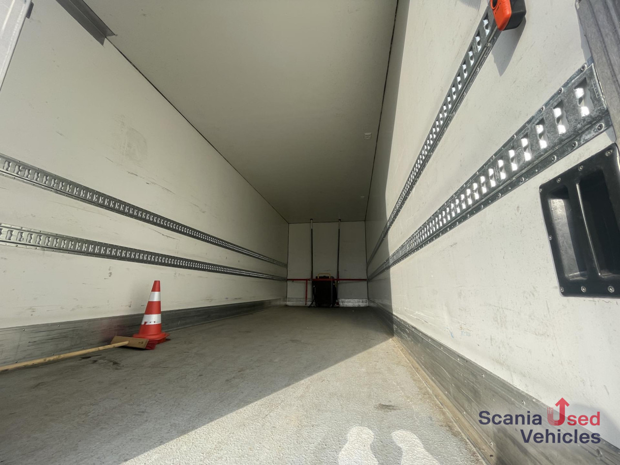 SCANIA 25P BEV B4x2NA ELECTRIC TAIL LIFT 2.5T 760X250X264 - بصندوق مغلق شاحنة, شاحنة كهربائية: صور 2 SCANIA 25P BEV B4x2NA ELECTRIC TAIL LIFT 2.5T 760X250X264 - بصندوق مغلق شاحنة, شاحنة كهربائية: صور 2