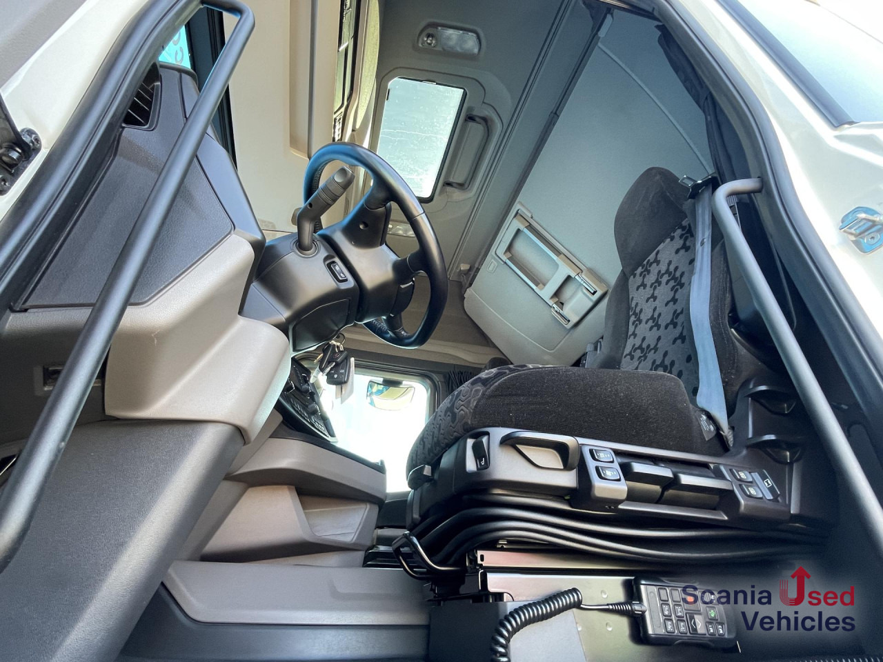 SCANIA R 450 A4x2LA DIFF-L RETARDER 8T PTO P-AIRCO ACC - شاحنة جرار: صور 3 SCANIA R 450 A4x2LA DIFF-L RETARDER 8T PTO P-AIRCO ACC - شاحنة جرار: صور 3