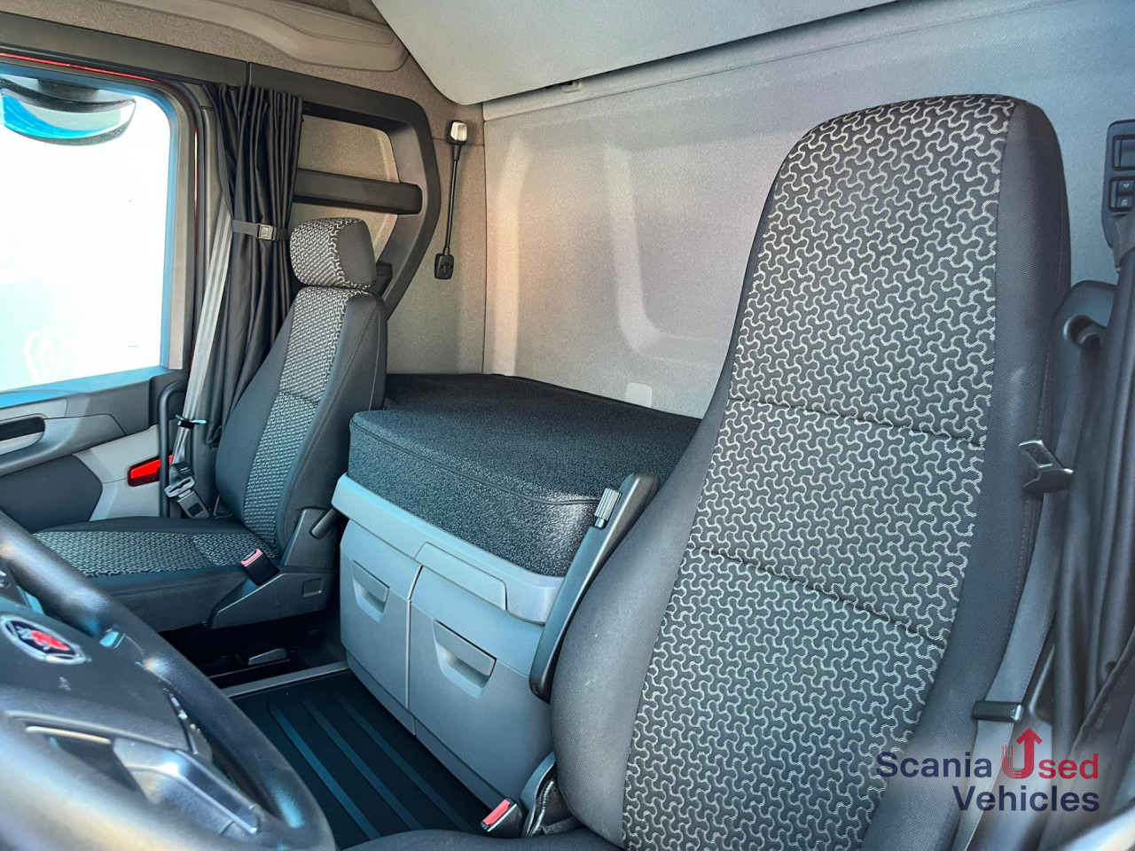 SCANIA R 450 A4x2NA RETARDER 8T DIFF-L HYDRO LOW MILEAGE - شاحنة جرار: صور 3 SCANIA R 450 A4x2NA RETARDER 8T DIFF-L HYDRO LOW MILEAGE - شاحنة جرار: صور 3