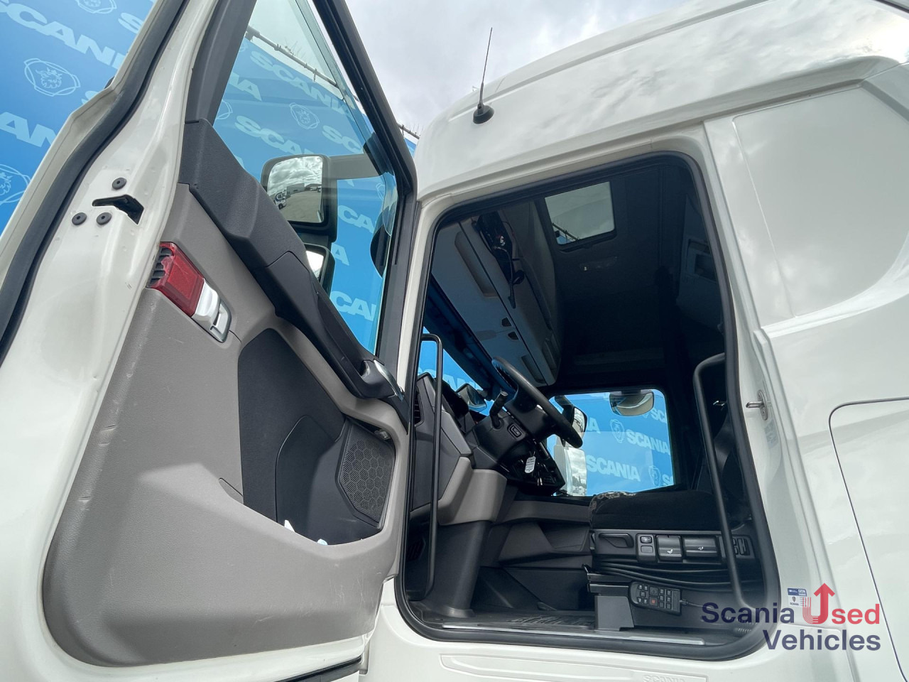 SCANIA S 450 A4X2NA RETARDER DIFF-L PARK AIRCO ACC - شاحنة جرار: صور 2 SCANIA S 450 A4X2NA RETARDER DIFF-L PARK AIRCO ACC - شاحنة جرار: صور 2