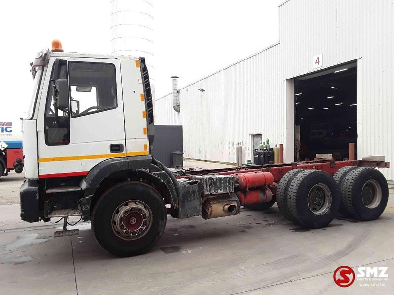 الشاسيه شاحنة Iveco Eurotrakker 260.34 6x4 manual pump!: صور 5