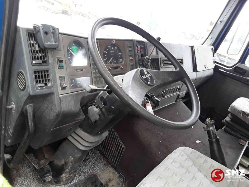 Interior photo 2: قلابات MAN 26.422 25-422 manual pump