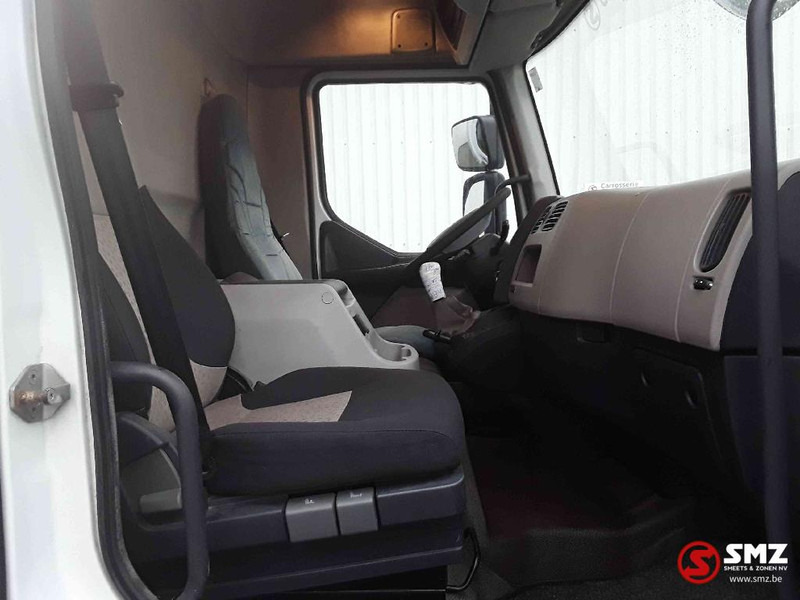 Interior photo 1: بصندوق مغلق شاحنة Renault Midlum 190 Dci