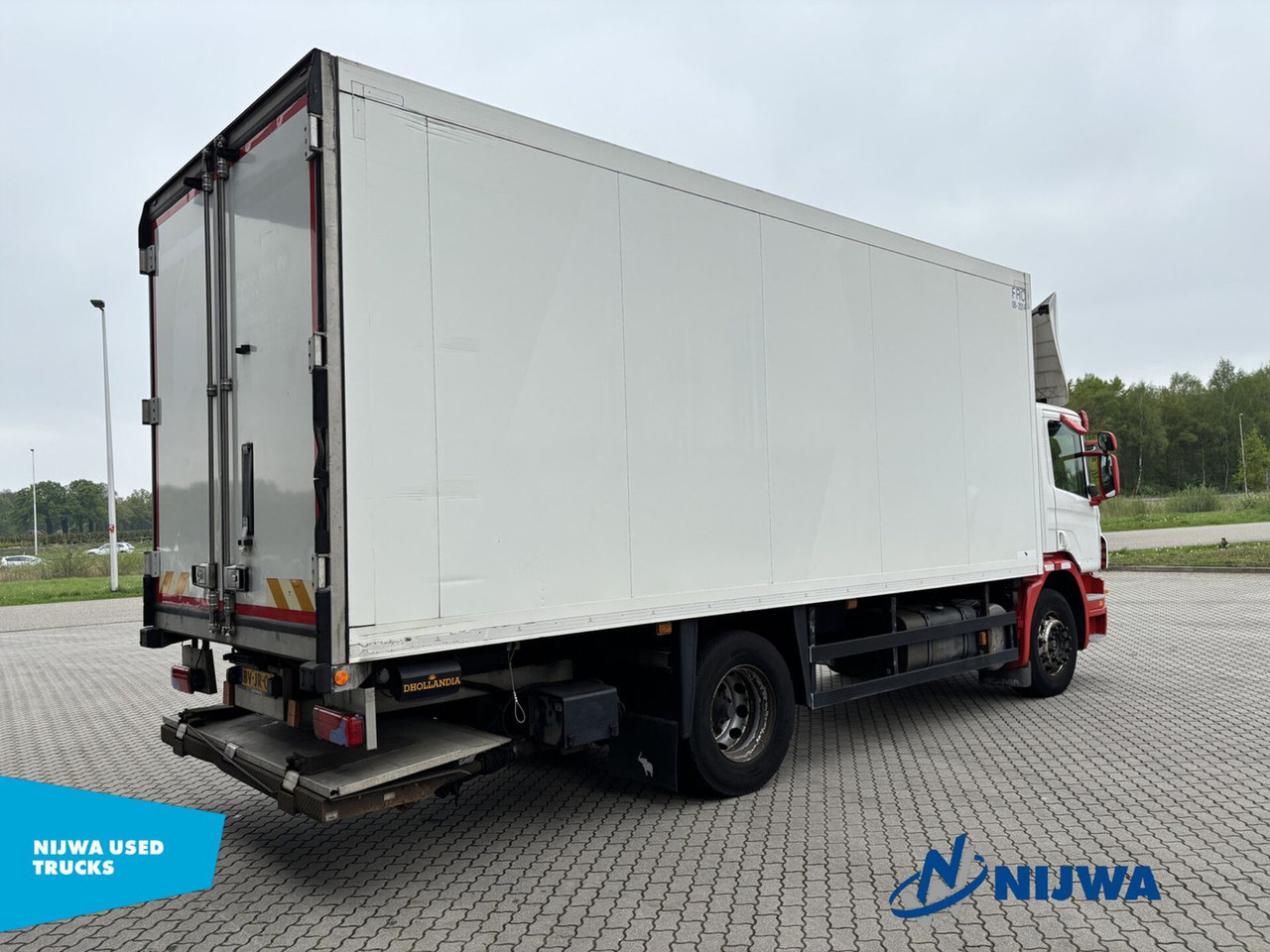 Scania P 230 4X2 Meat Truck + Laadklep - مبردة شاحنة: صور 3 Scania P 230 4X2 Meat Truck + Laadklep - مبردة شاحنة: صور 3