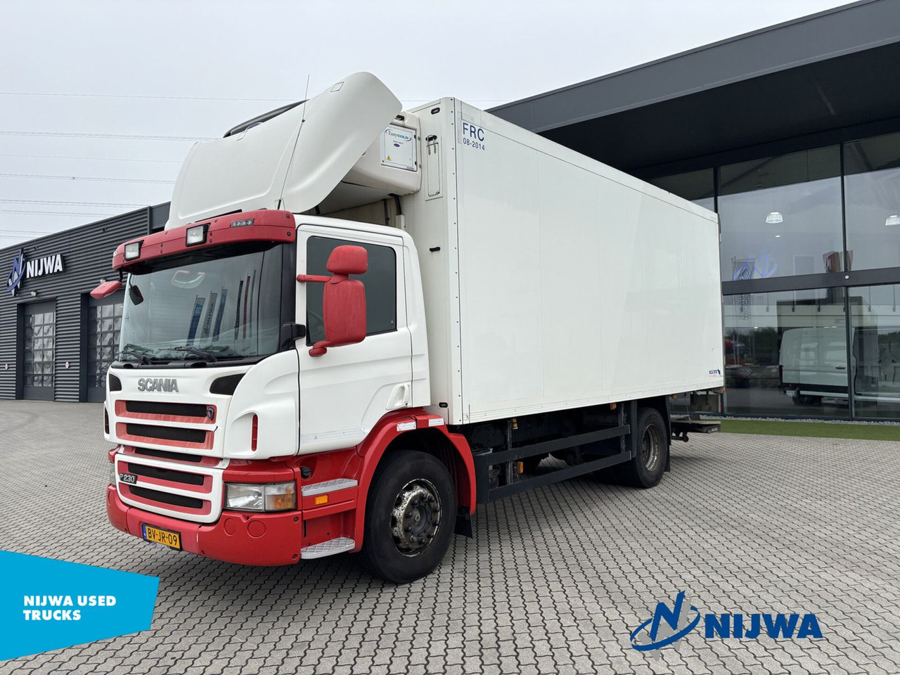 Scania P 230 4X2 Meat Truck + Laadklep - مبردة شاحنة: صور 1 Scania P 230 4X2 Meat Truck + Laadklep - مبردة شاحنة: صور 1