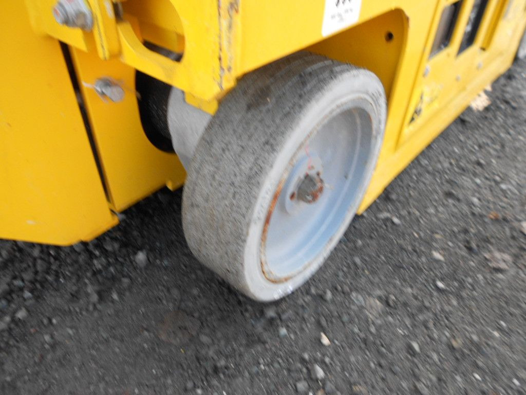 مصاعد الازدهار محمولة على شاحنة Genie GS 1330, Scherenarbeitsbühne Genie 5,9 m: صور 10 مصاعد الازدهار محمولة على شاحنة Genie GS 1330, Scherenarbeitsbühne Genie 5,9 m: صور 10