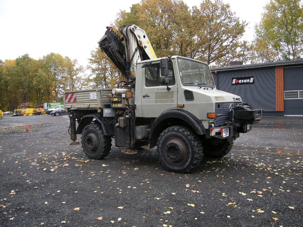 Unimog U2100 437/30 Zugmaschine mit Kran P14500D - شاحنات مسطحة, شاحنة كرين: صور 1 Unimog U2100 437/30 Zugmaschine mit Kran P14500D - شاحنات مسطحة, شاحنة كرين: صور 1