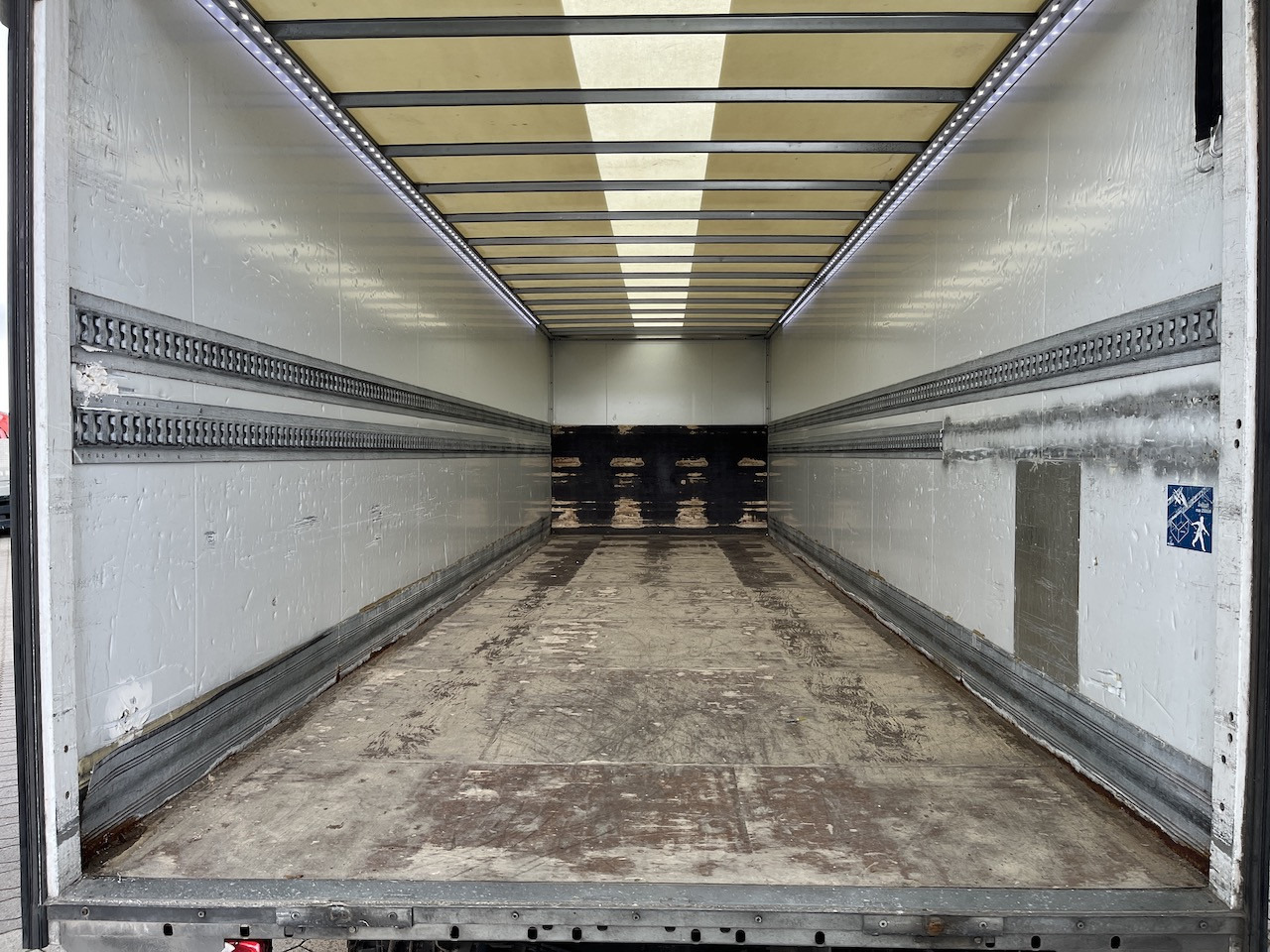 Iveco 120E25 Eurocargo 4x2 Koffer | Ladebordwand - بصندوق مغلق شاحنة: صور 3 Iveco 120E25 Eurocargo 4x2 Koffer | Ladebordwand - بصندوق مغلق شاحنة: صور 3