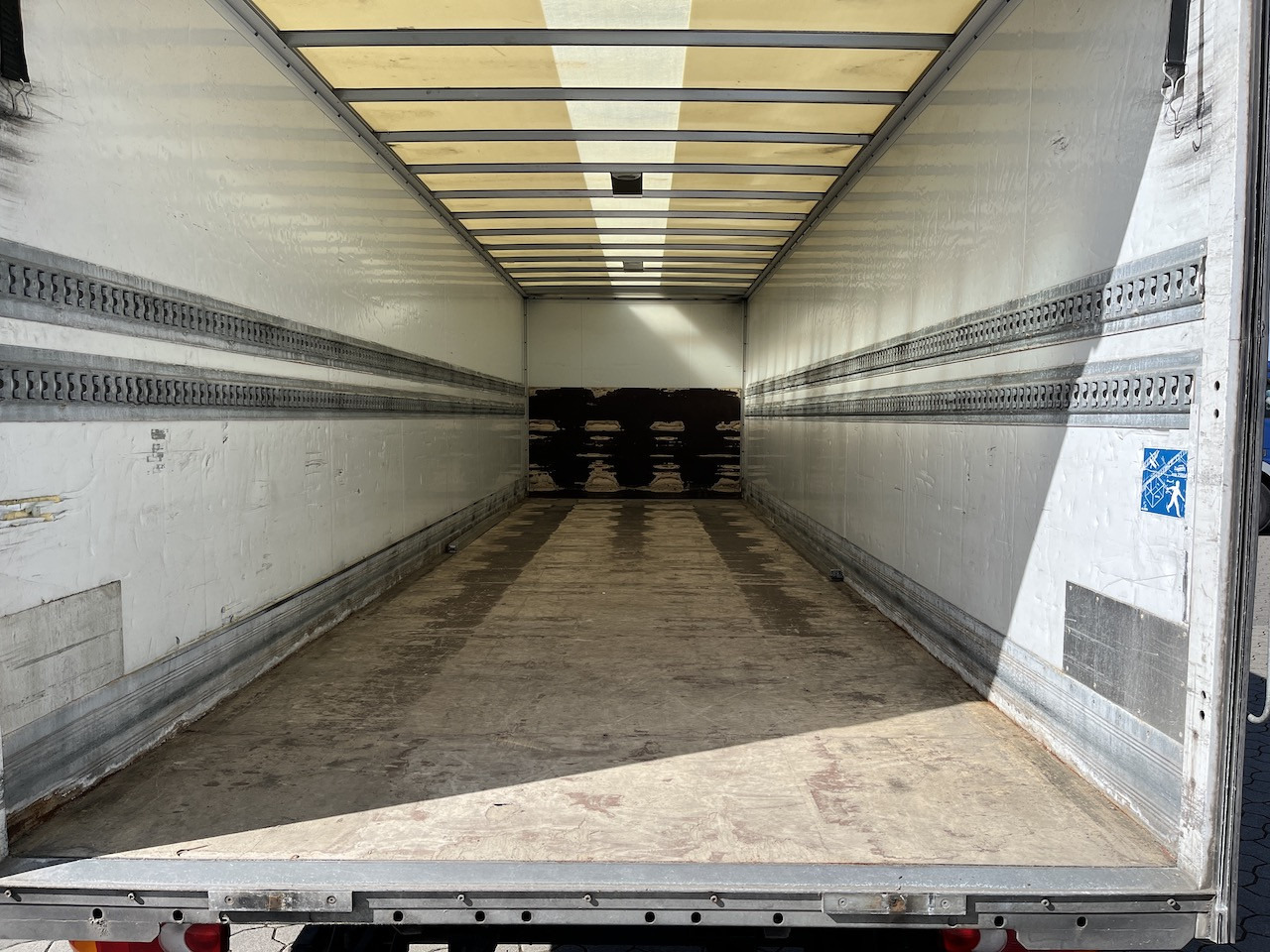 Iveco 120E25 Eurocargo 4x2 Koffer | Ladebordwand - بصندوق مغلق شاحنة: صور 3 Iveco 120E25 Eurocargo 4x2 Koffer | Ladebordwand - بصندوق مغلق شاحنة: صور 3