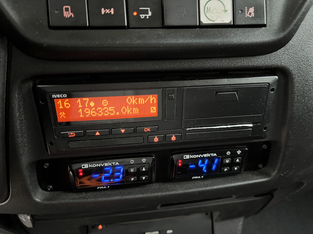 Iveco 70C18 Daily Tiefkühlkoffer mit Ladebordwand - الشاحنات الصغيرة المبردة: صور 2 Iveco 70C18 Daily Tiefkühlkoffer mit Ladebordwand - الشاحنات الصغيرة المبردة: صور 2