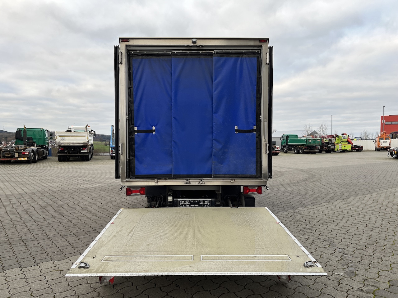 Iveco 70C18 Daily Tiefkühlkoffer mit Ladebordwand - الشاحنات الصغيرة المبردة: صور 4 Iveco 70C18 Daily Tiefkühlkoffer mit Ladebordwand - الشاحنات الصغيرة المبردة: صور 4